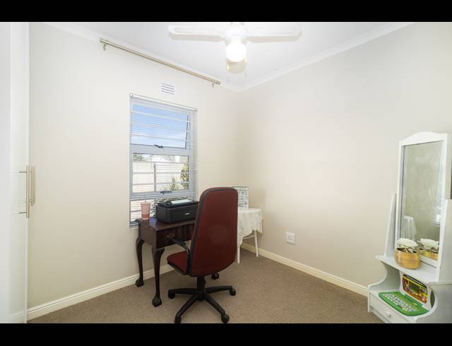 3 BEDROOM FREESTANDING TO LET IN SUNNINGDALE